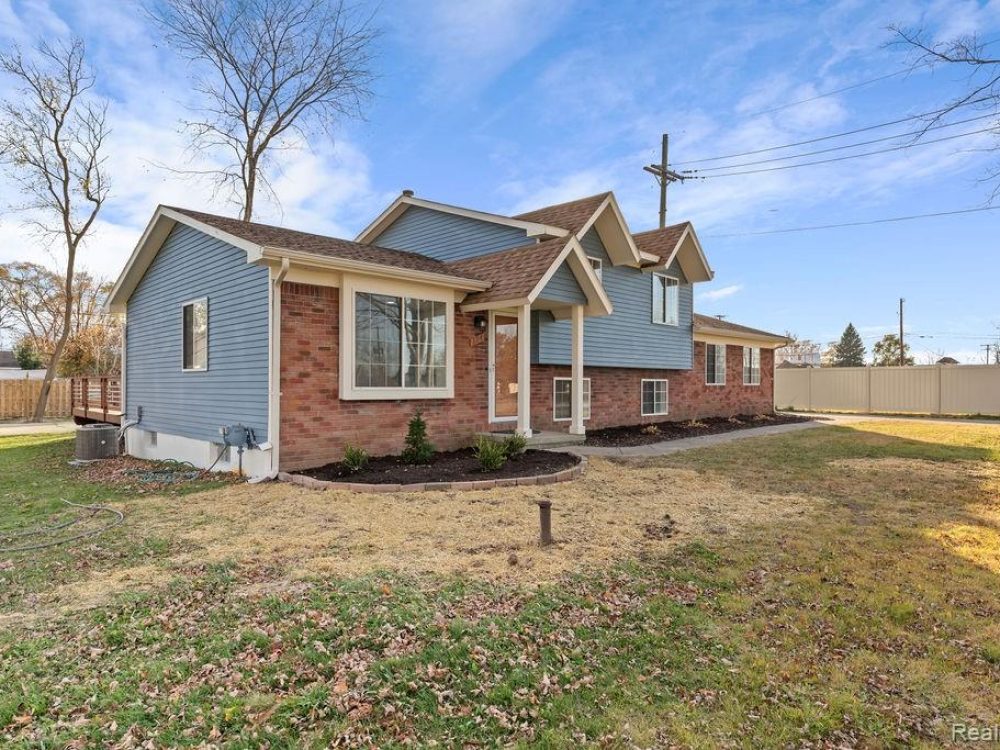 metro-realty-holdings-repair-rent-property-front